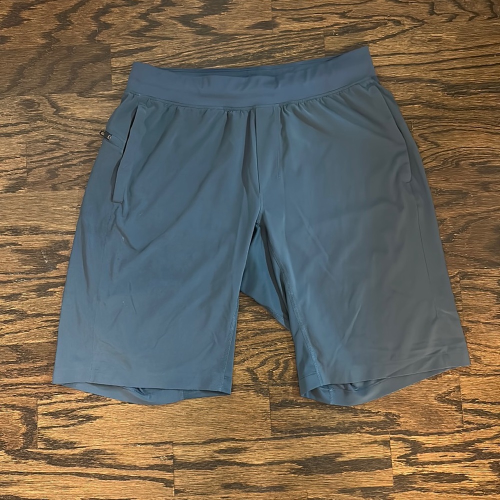 Men's Lululemon Shorts - L